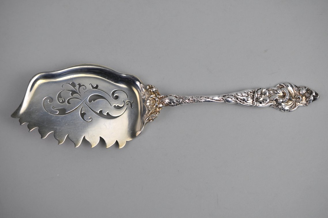 Reed & Barton Les Six Fleurs Pattern Sterling Silver Macaroni Server