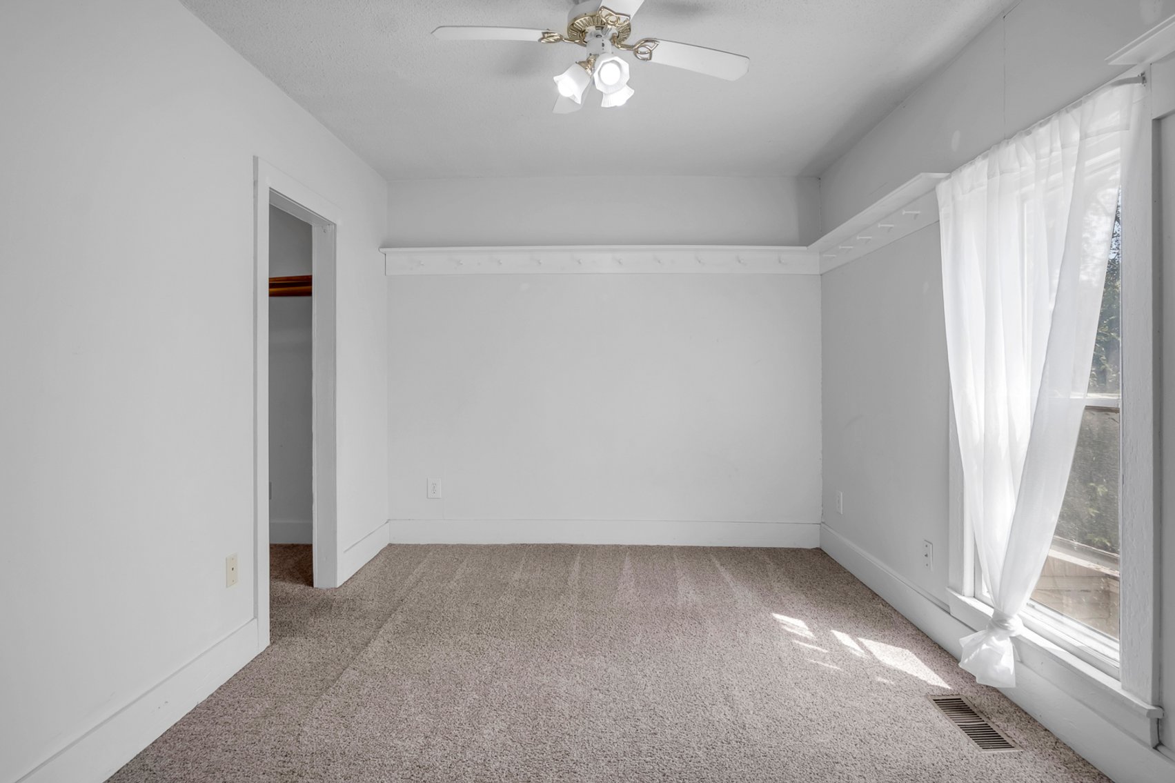 Image for 304 W 12th, Newton