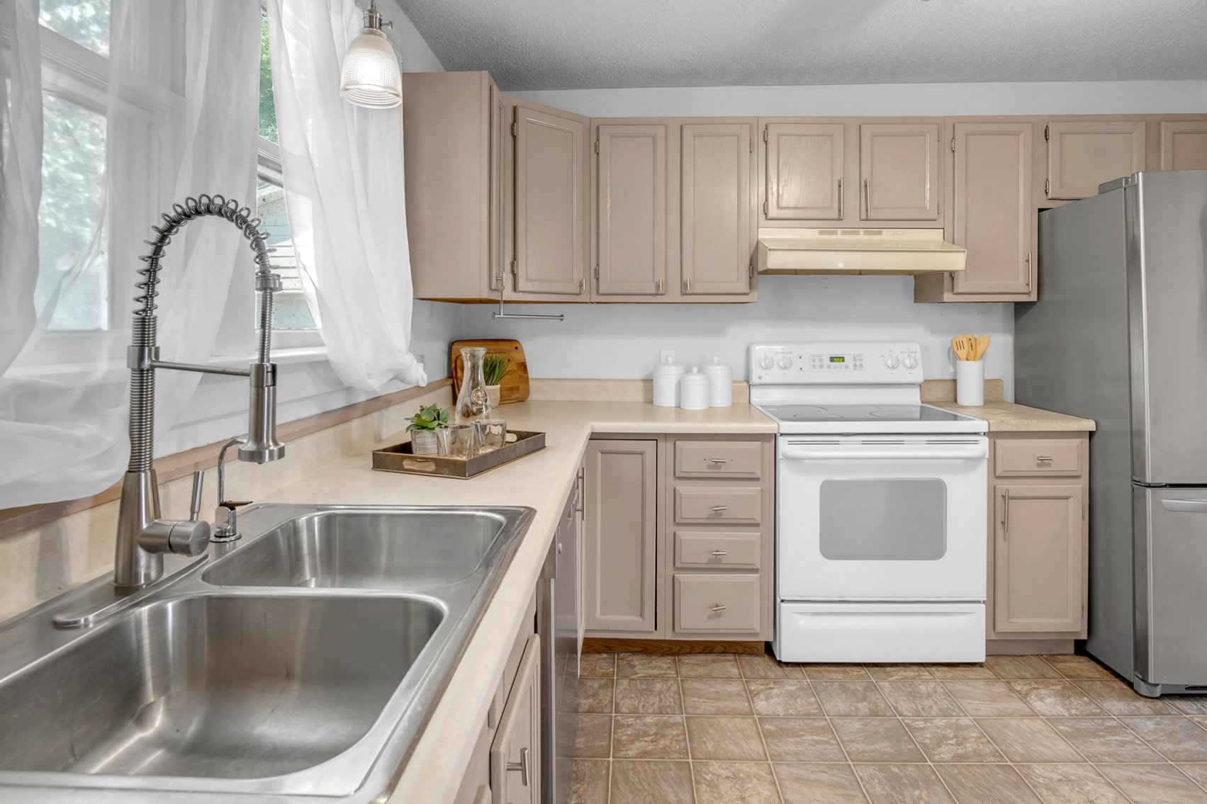 Image for 304 W 12th, Newton