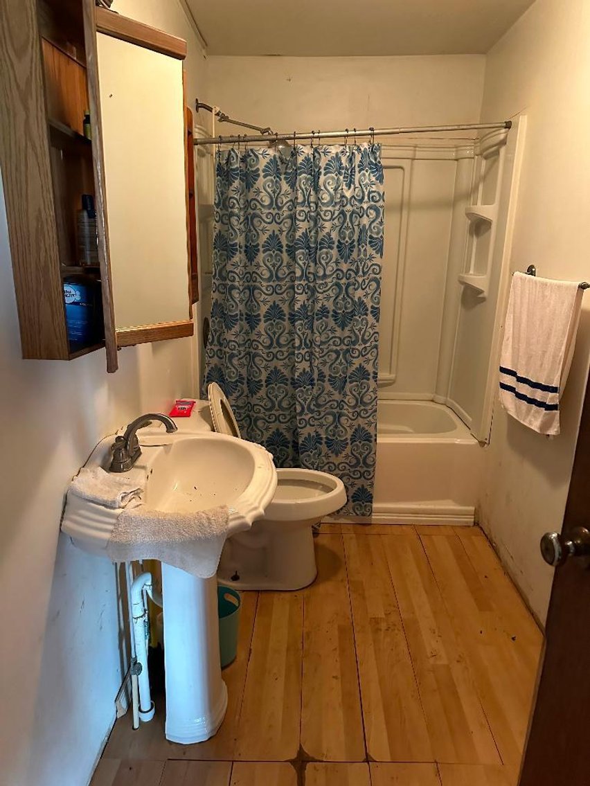 Image for Live Onsite Real Estate Auction with Online Bidding