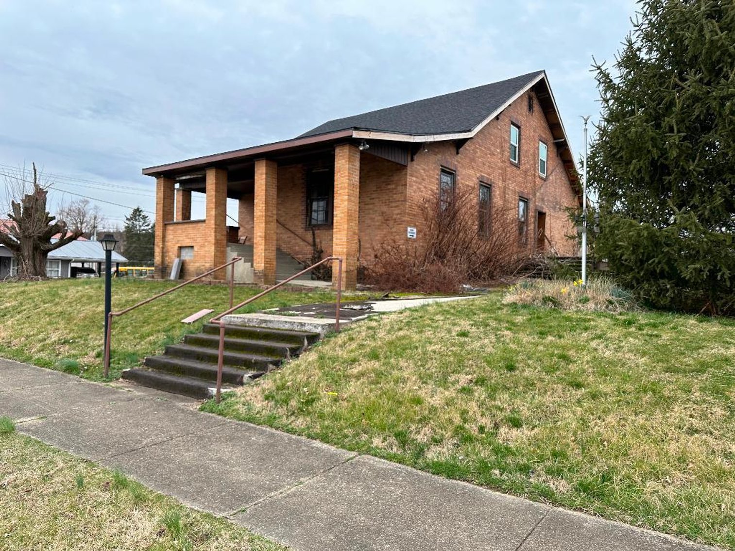 Image for Live Onsite Real Estate Auction with Online Bidding