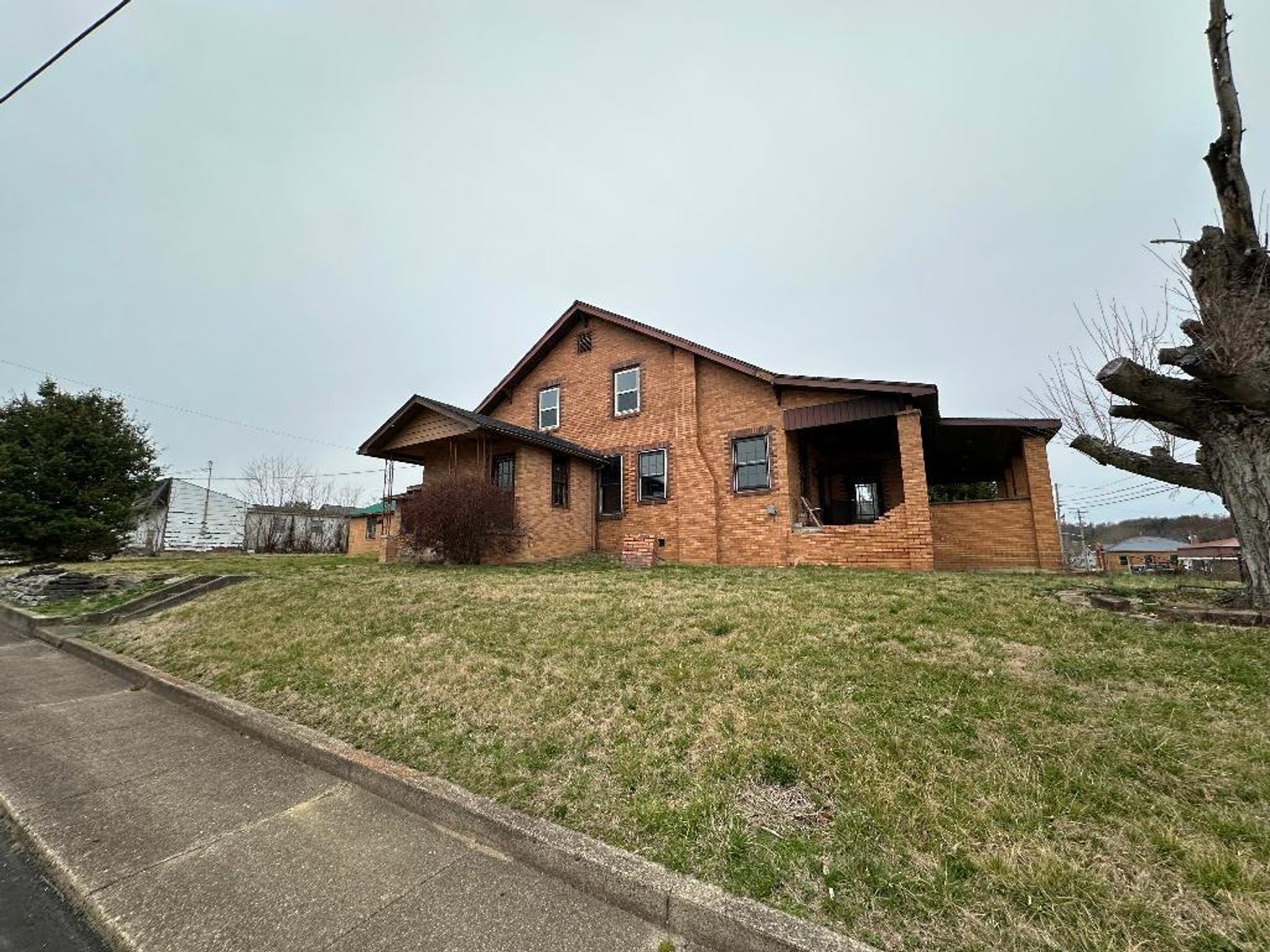 Image for Live Onsite Real Estate Auction with Online Bidding