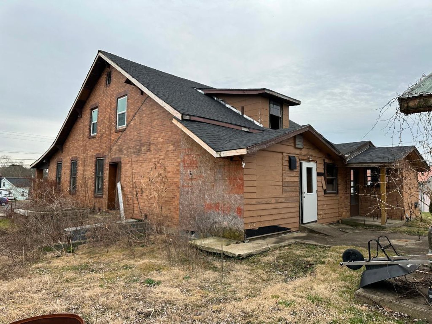 Image for Live Onsite Real Estate Auction with Online Bidding