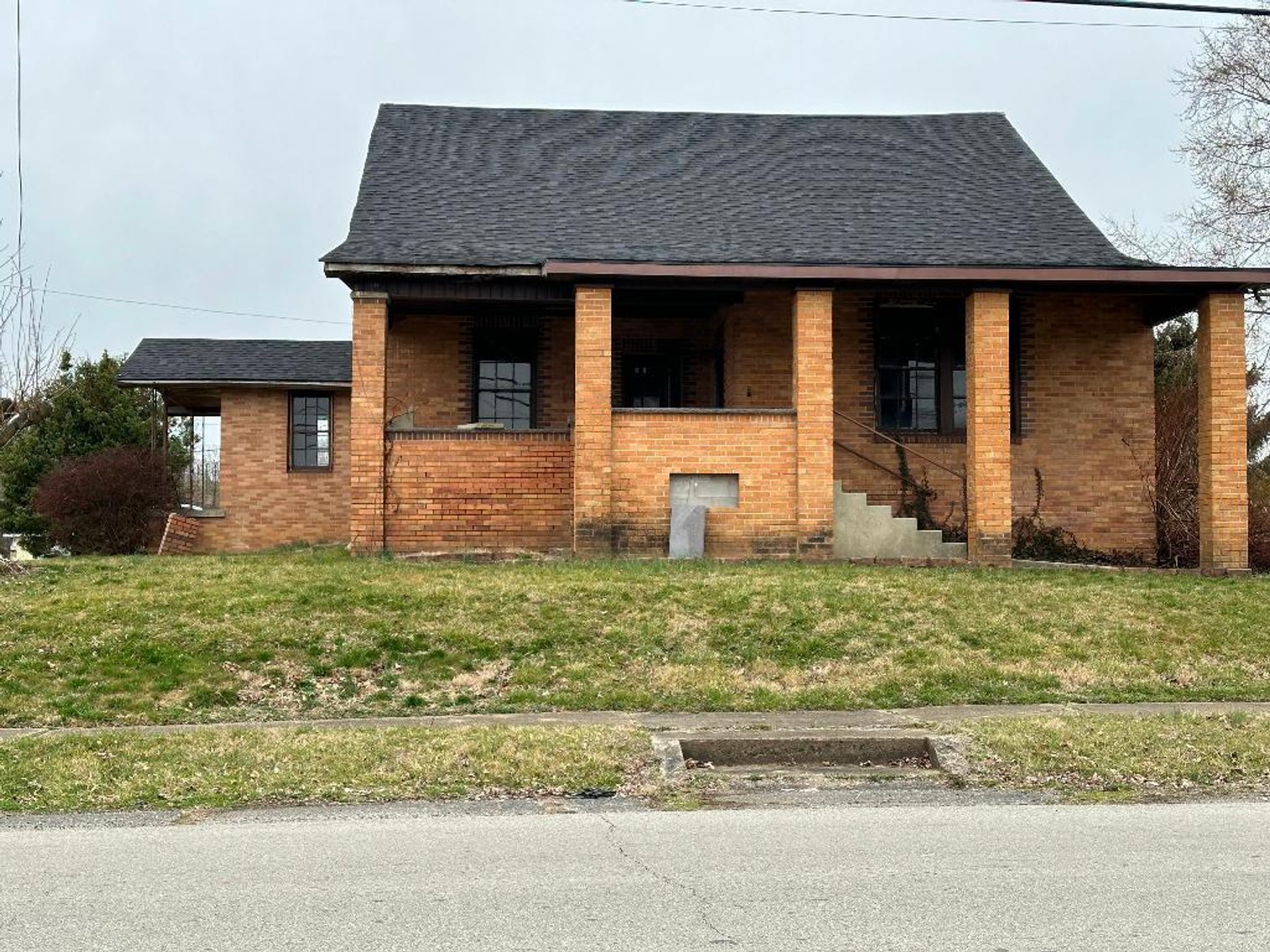 Image for Live Onsite Real Estate Auction with Online Bidding