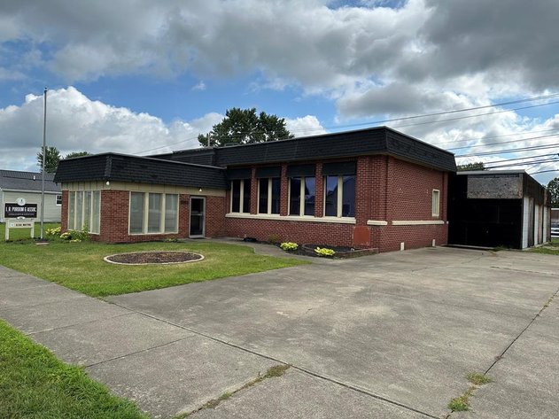 Image for Live Onsite Real Estate Auction with Online Bidding