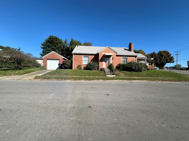 Image for Live Onsite Real Estate Auction with Online Bidding