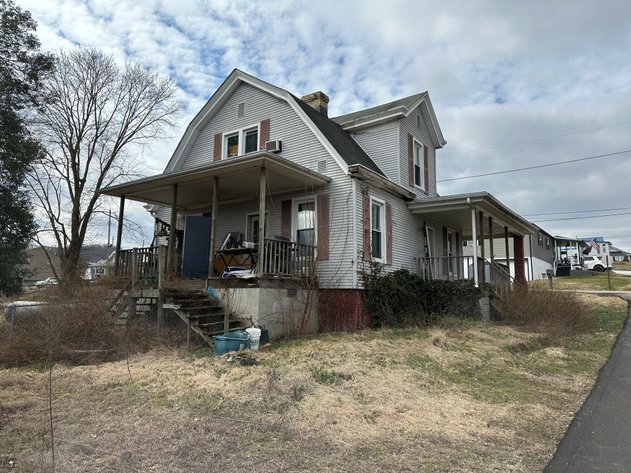 Image for Live Onsite Real Estate Auction with Online Bidding