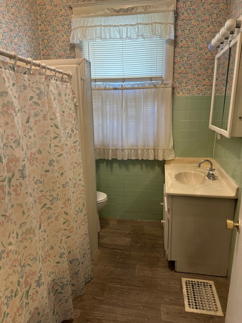 Image for Live Onsite Real Estate Auction with Online Bidding