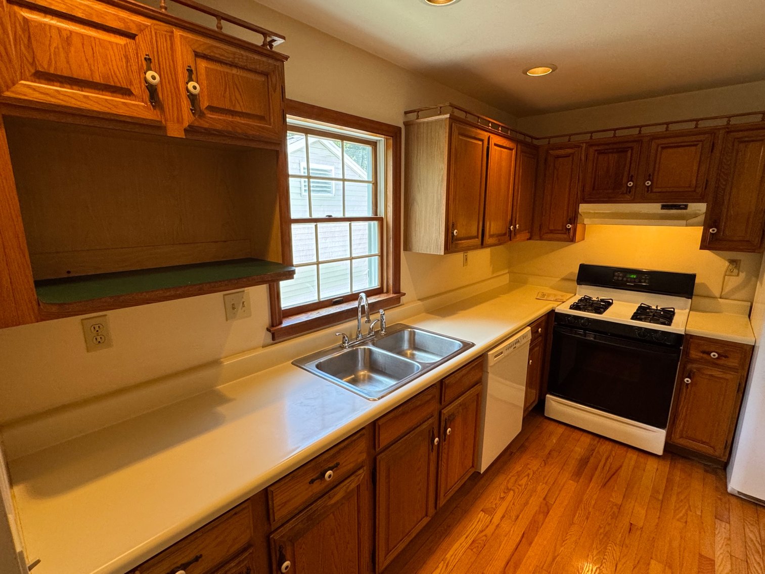 Image for Live Onsite Real Estate Auction with Online Bidding