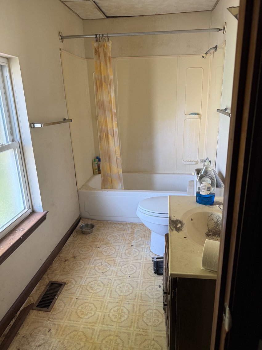 Image for Live Onsite Real Estate Auction with Online Bidding