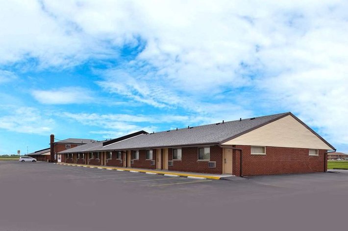 10+/- ACRES with Hotel and Buildings