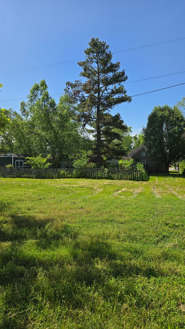 Image for Ready for Your Magic Touch: Herrin Home at Online Auction