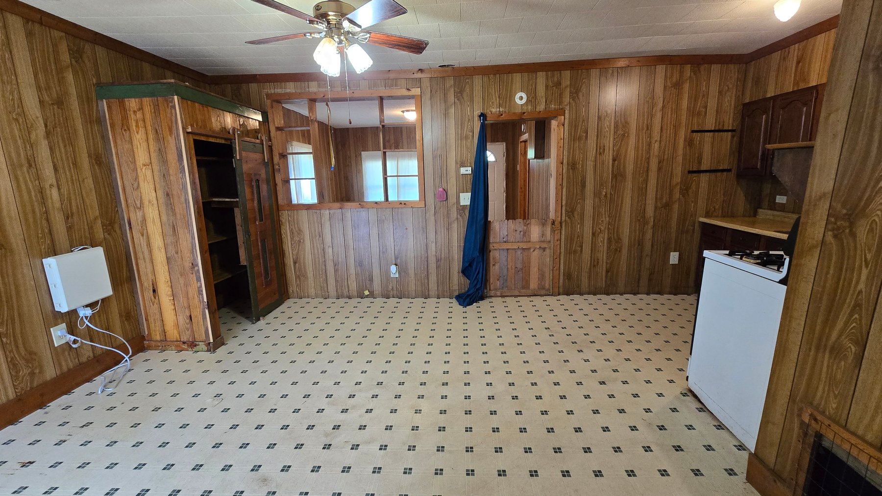 Image for Ready for Your Magic Touch: Herrin Home at Online Auction