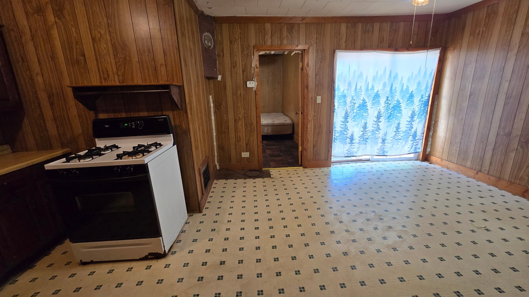 Image for Ready for Your Magic Touch: Herrin Home at Online Auction