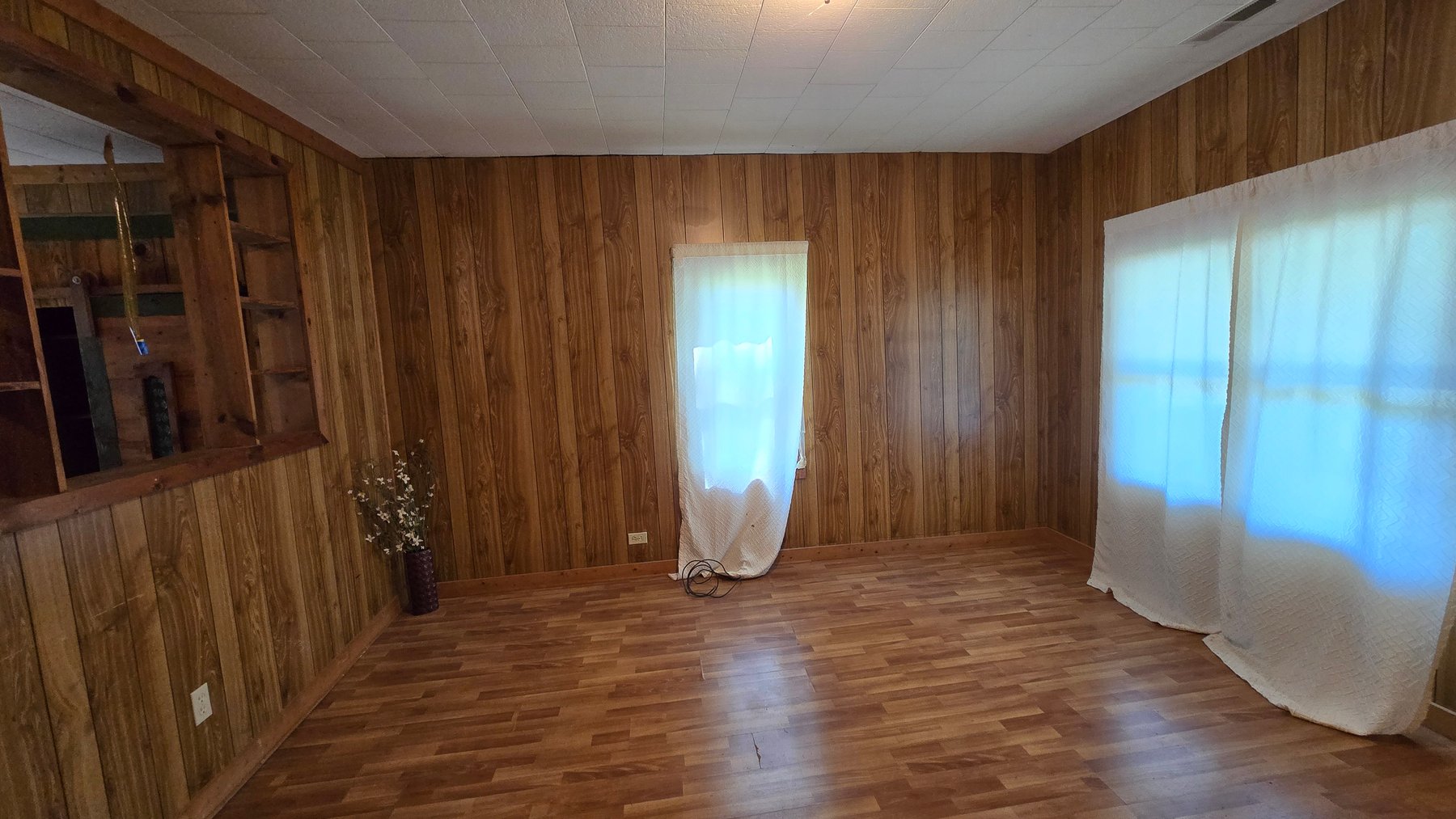 Image for Ready for Your Magic Touch: Herrin Home at Online Auction