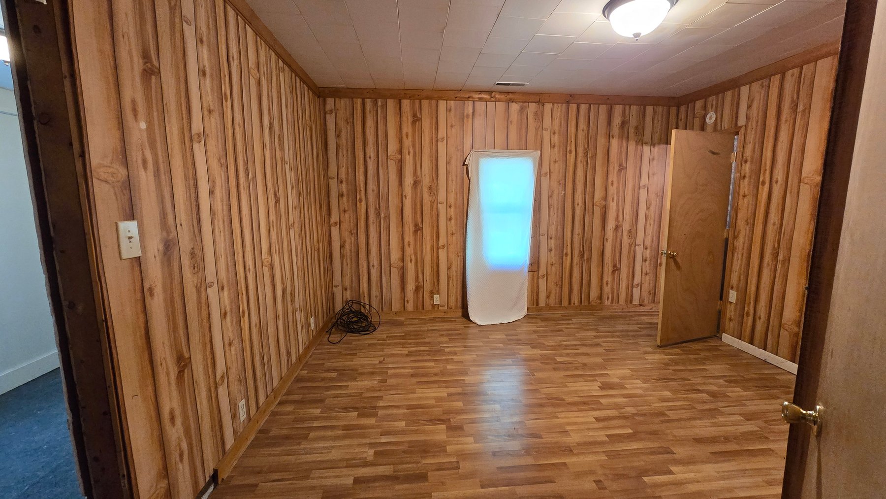 Image for Ready for Your Magic Touch: Herrin Home at Online Auction