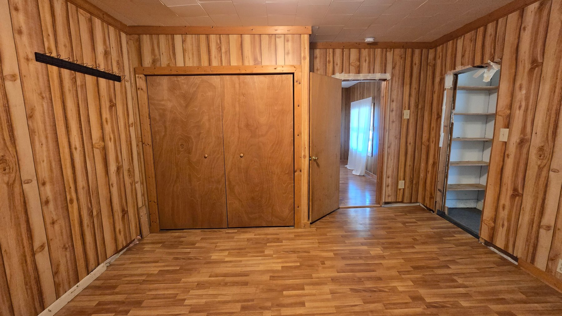 Image for Ready for Your Magic Touch: Herrin Home at Online Auction