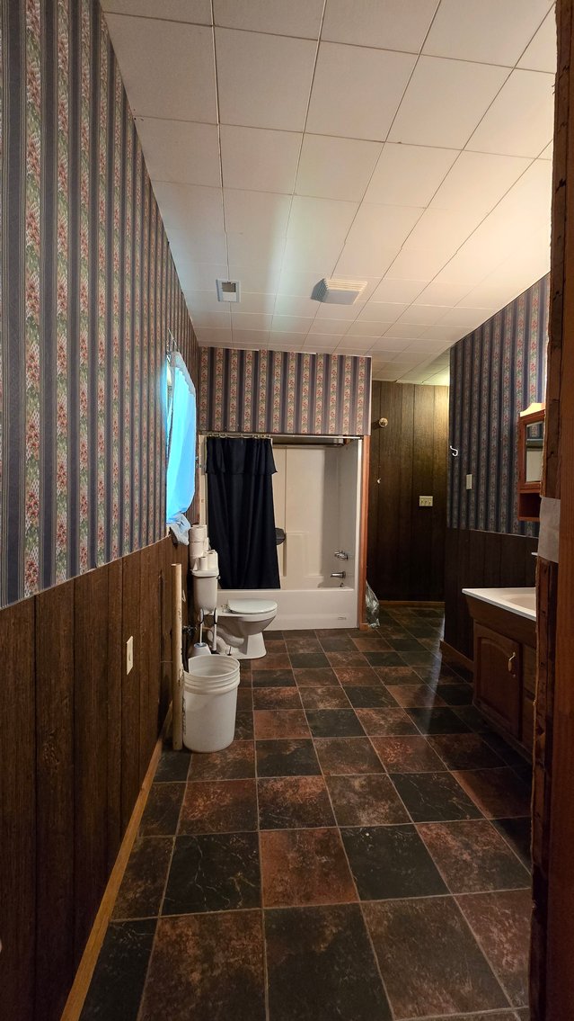 Image for Ready for Your Magic Touch: Herrin Home at Online Auction