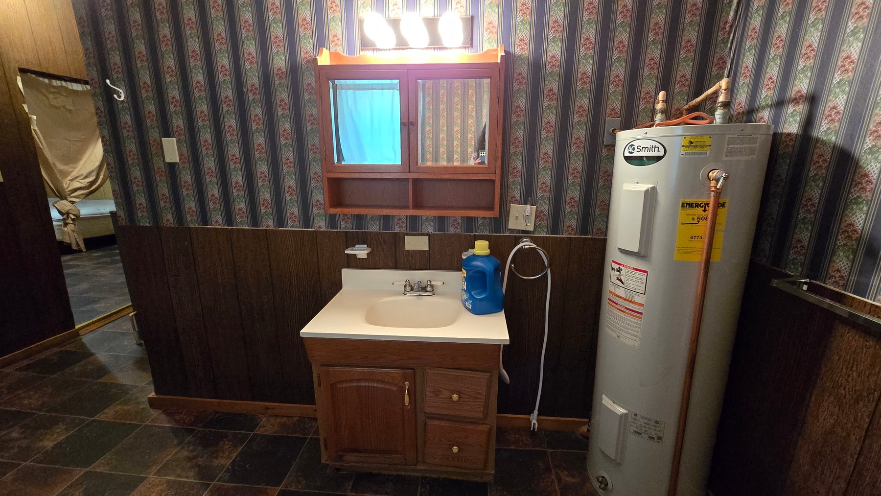 Image for Ready for Your Magic Touch: Herrin Home at Online Auction