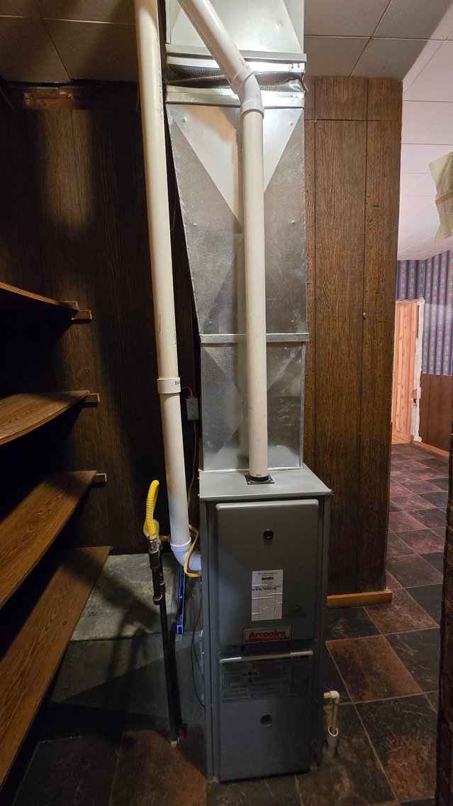 Image for Ready for Your Magic Touch: Herrin Home at Online Auction