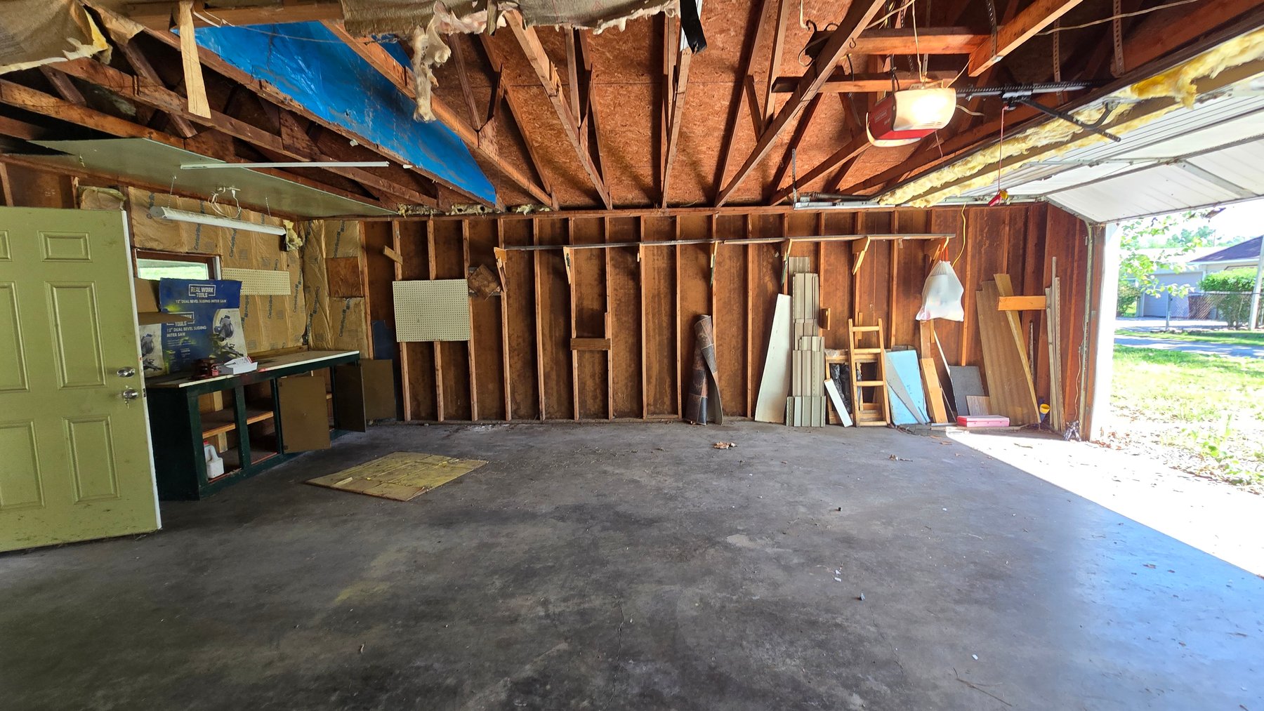 Image for Ready for Your Magic Touch: Herrin Home at Online Auction