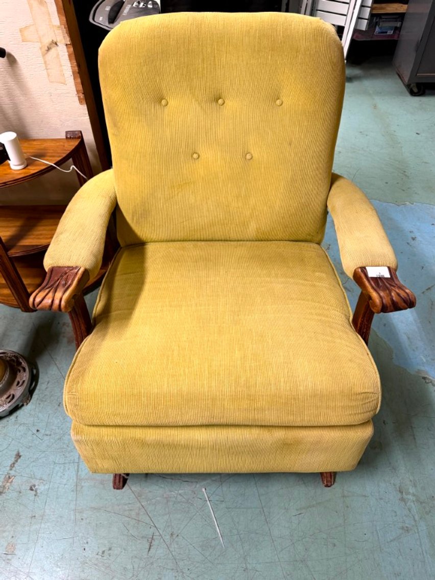 Image for Mid-Century, Art Glass & Vintage Collectibles Auction