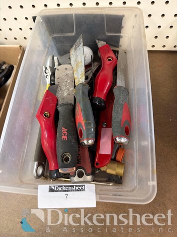 Image for LOT OF BOX CUTTERS & PUTTY KNIVES