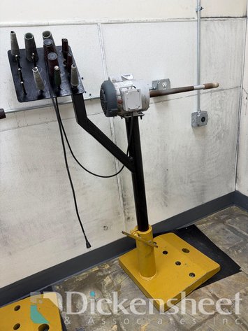 Image for PEDESTAL FLOOR CARVER