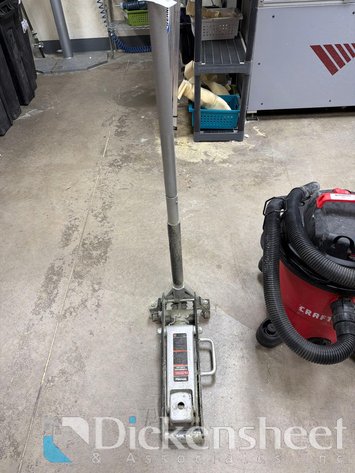 Image for TORIN 1 1/2 TON AUTOMOTIVE FLOOR JACK