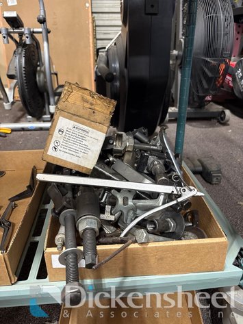 Image for ASSORTMENT OF PULLERS AND PULLER PARTS