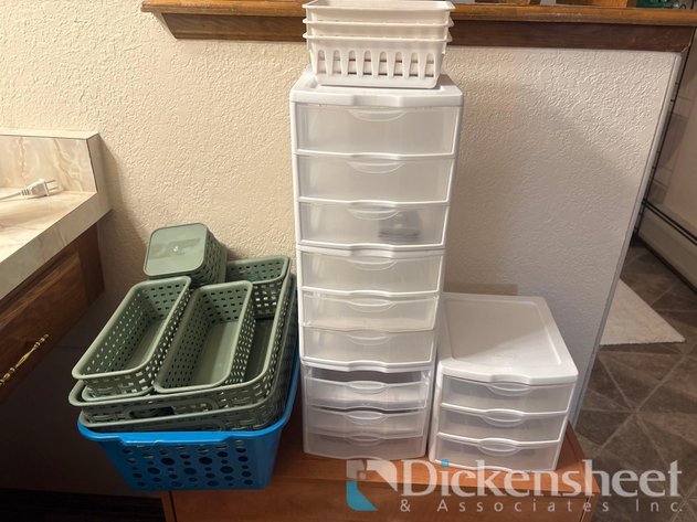 Image for LOT OF PLASTIC ORGANIZERS