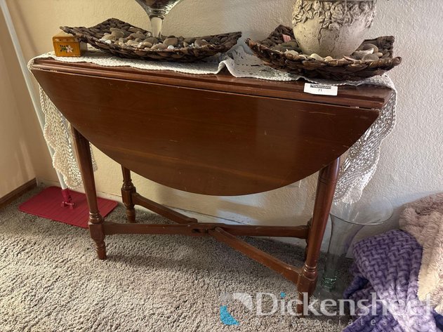 Image for CIRCULAR FOLDING LEAF TABLE