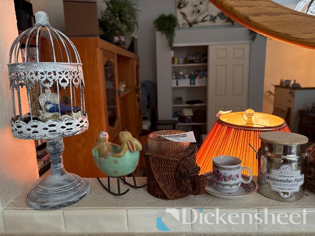 Image for LOT OF DECORATIVE ITEMS ON MANTLE as photographed