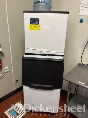 Image for ICE MACHINE WITH ICE BIN