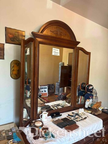 Image for VINTAGE BROYHILL WOOD BEDROOM FURNITURE