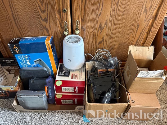 Image for ASSORTMENT OF VINTAGE ELECTRONICS AND CORDS