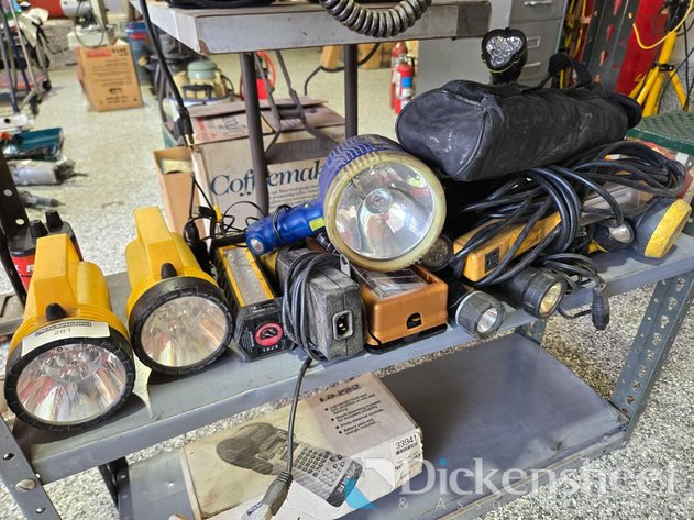 Image for LOT OF FLASHLIGHTS