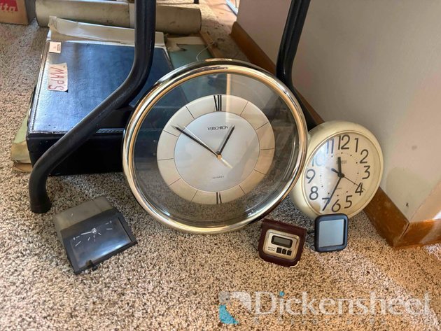 Image for VARIETY OF VINTAGE CLOCKS