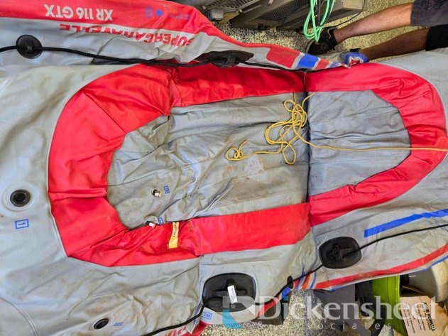 Image for INFLATABLE BOAT WITH OARS