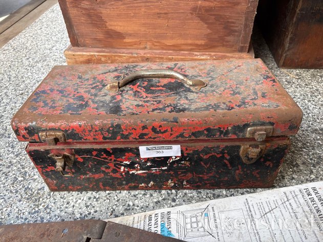 Image for METAL TOOLBOX WITH HINGES AND BREAKER BARS