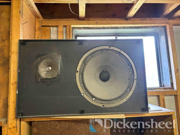 Image for VINTAGE BOOKSHELF SPEAKERS IN DISREPAIR