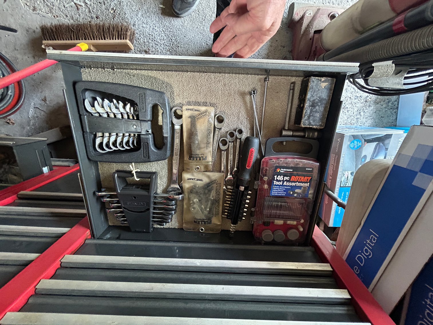 Image for LIVE Estate Auction Tools, Old Bicycle Parts, Furniture, Household Items and More - Pottstown PA