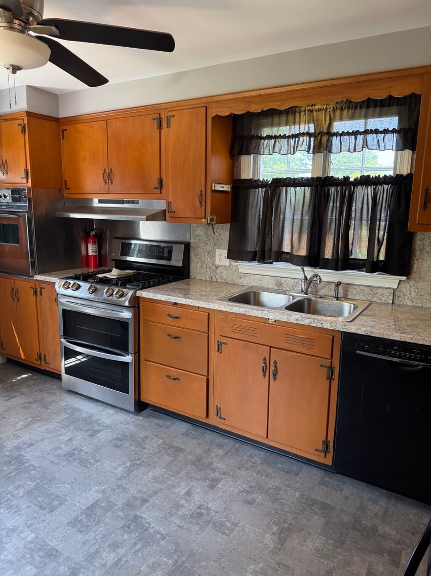 Image for 1414 Sunset Dr LIVE Real Estate Auction - Pottstown, PA