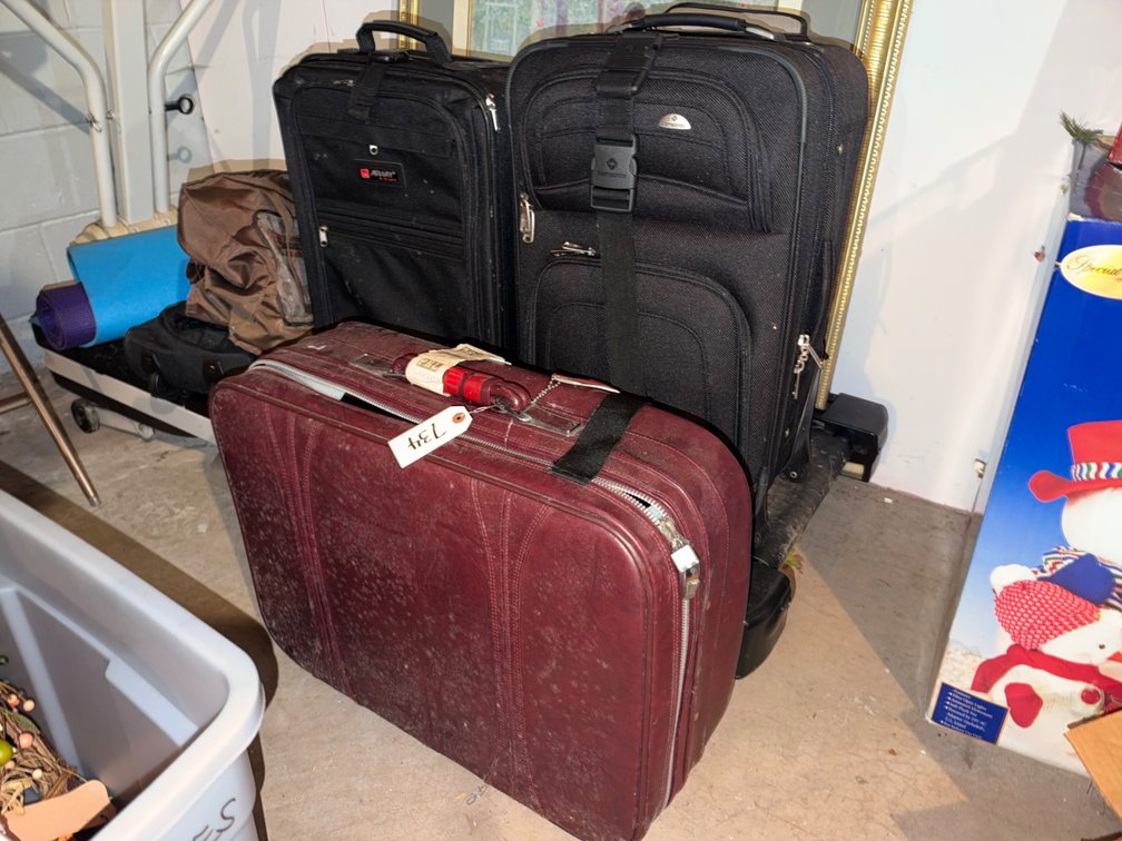 (3) Suitcases & (2)Luggage Bags