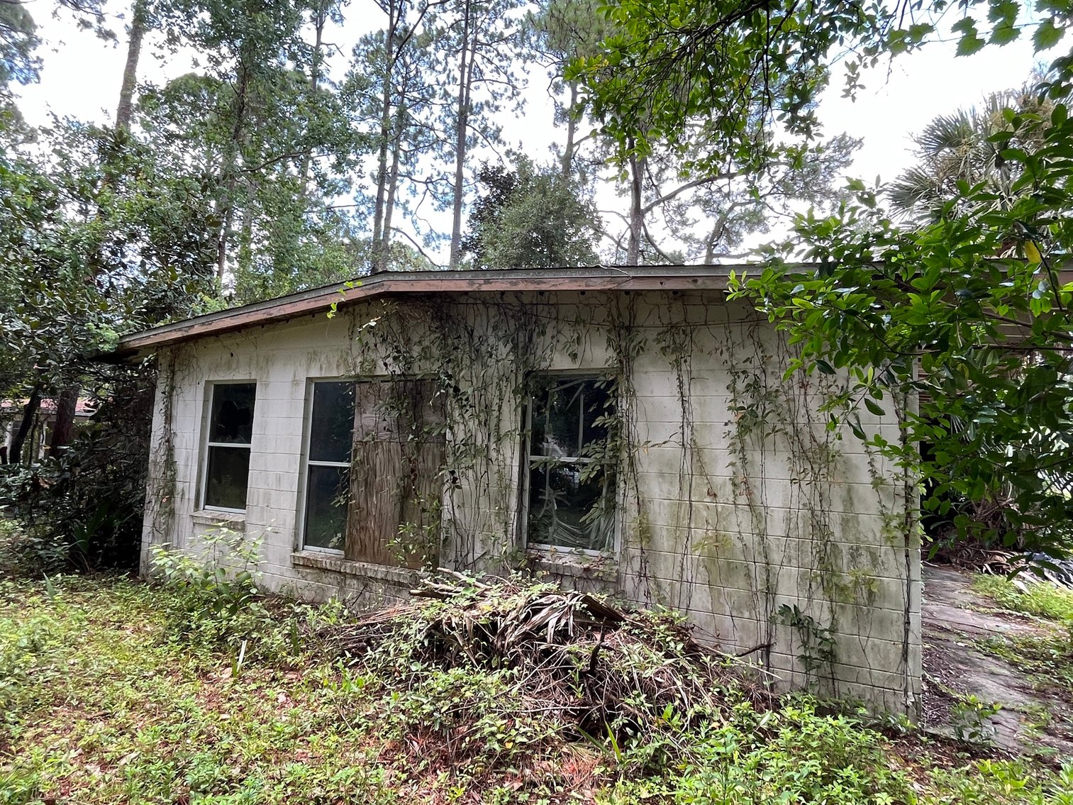 Image for 128 W. Highland Drive Absolute Auction