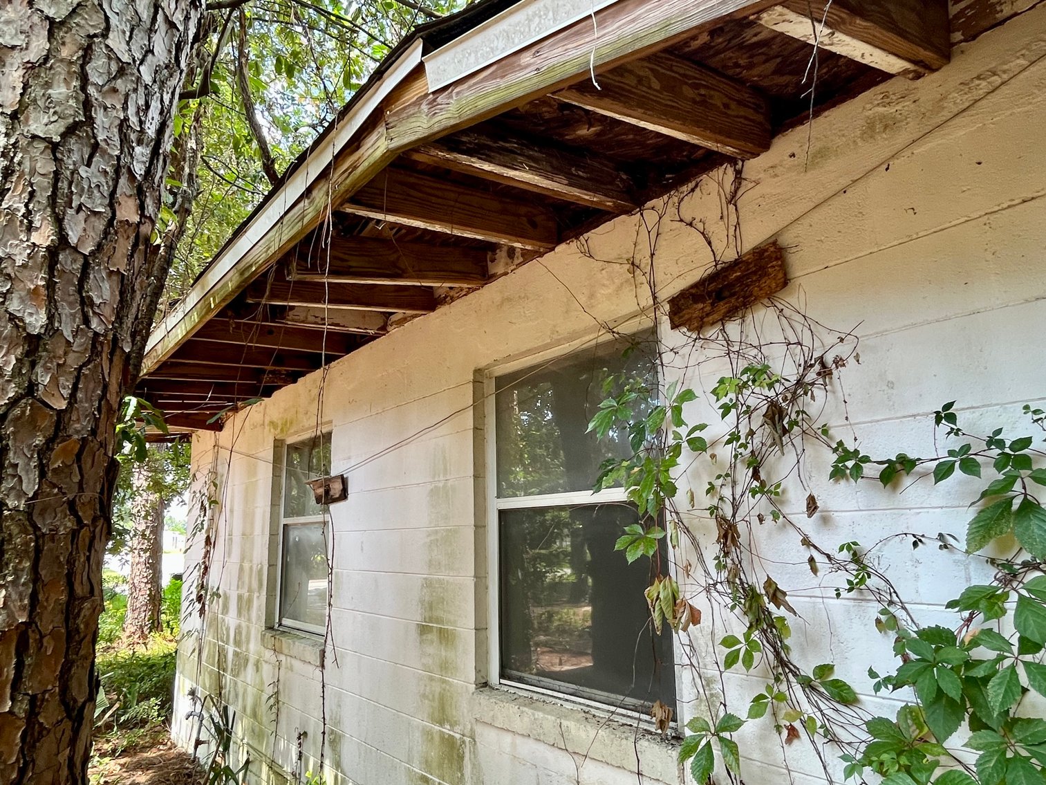 Image for 128 W. Highland Drive Absolute Auction