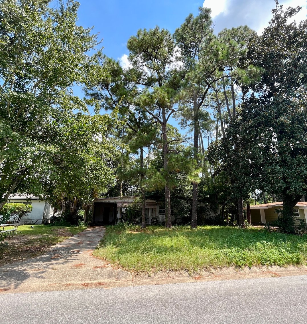 Image for 128 W. Highland Drive Absolute Auction