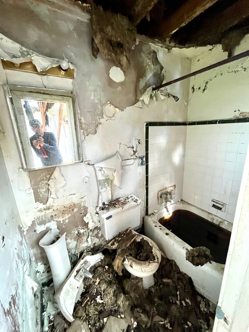 Image for 128 W. Highland Drive Absolute Auction