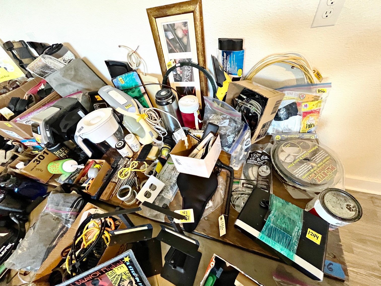 Image for Bulk Reseller Lot – No Sales & Abandoned Auction Items (Tools, Electronics, Golf & Household)
