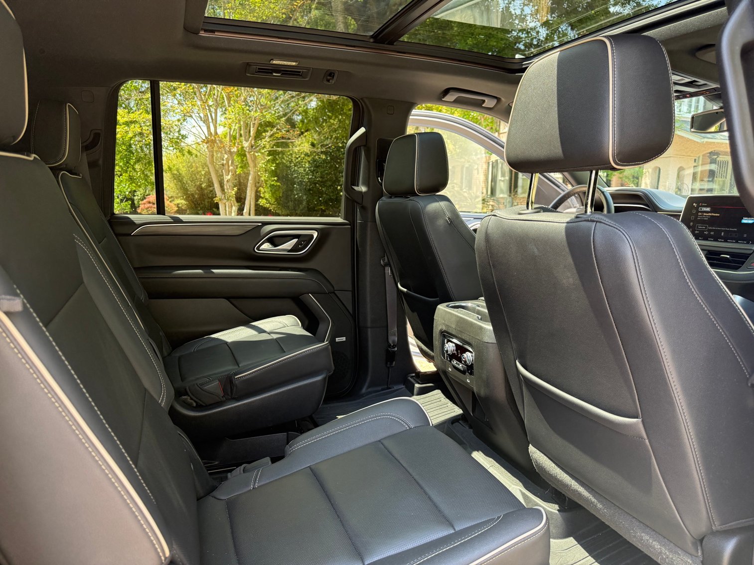 Image for 2022 GMC Yukon XL SLT 4WD – V8, Leather, 3rd Row, Loaded SUV